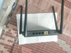 AC1200 Wi-Fi Gigabit Router DIR-825