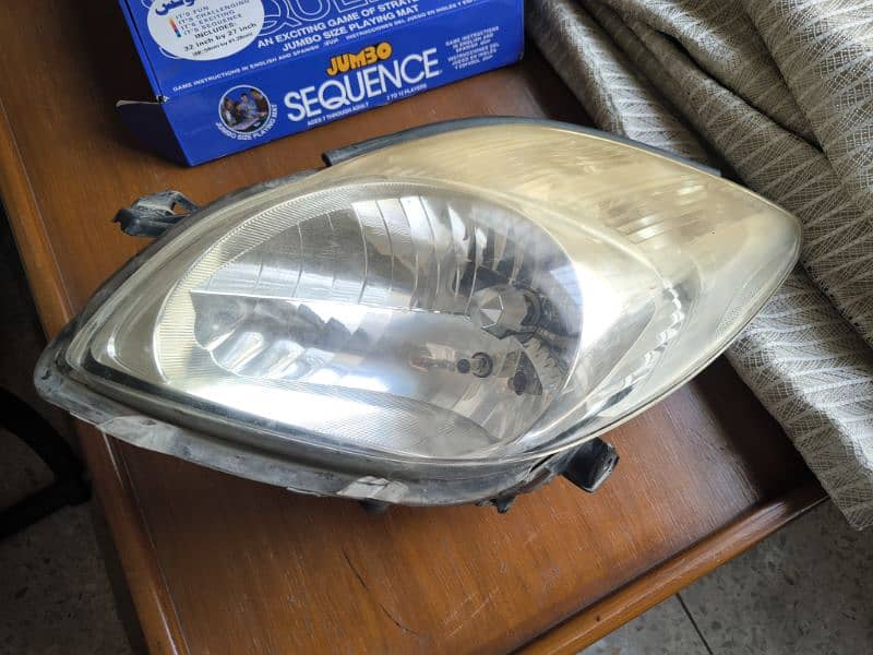 Toyota Vitz 2010 headlight 0