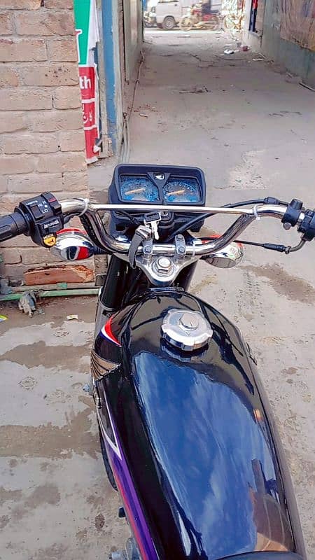 Only serious buyer can contact bike is on good condition 1