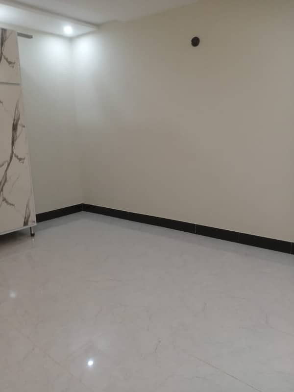 Prime Location In Allama Iqbal Town House Sized 3 Marla For rent 5