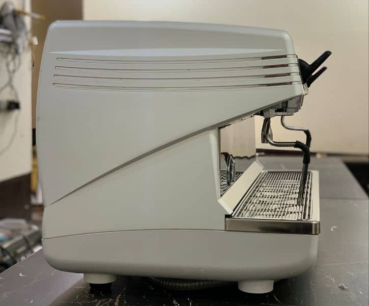 Nouva Simonelli Appia II Commercial Coffee Machine 2 Group. 2