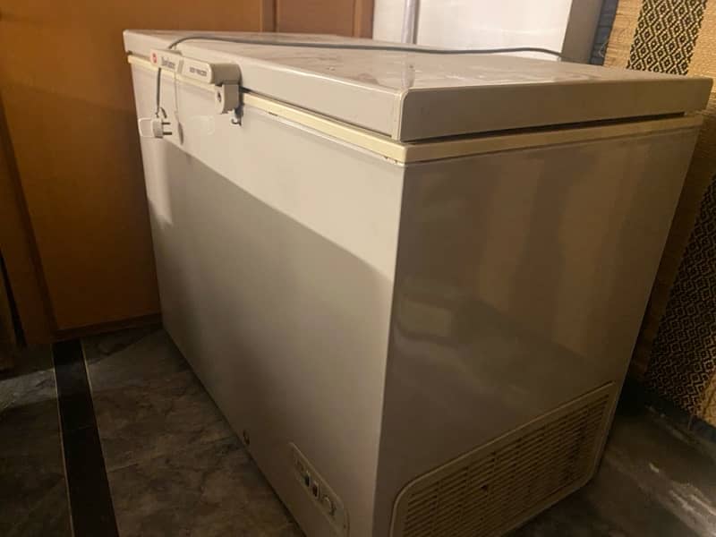 dawlance deep freezer 1