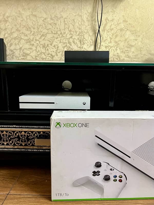 Xbox One S 1TB 0