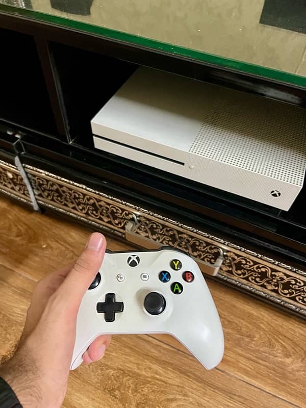 Xbox One S 1TB 2