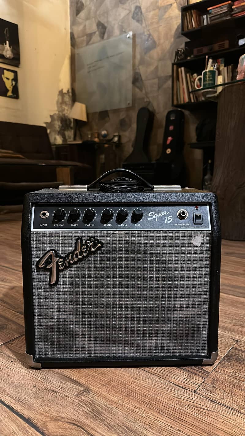 Fender Japanese Guitar Amplifier with Distortion & Clean 0