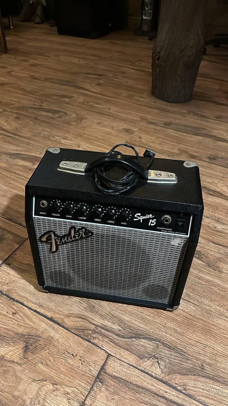 Fender Japanese Guitar Amplifier with Distortion & Clean 5