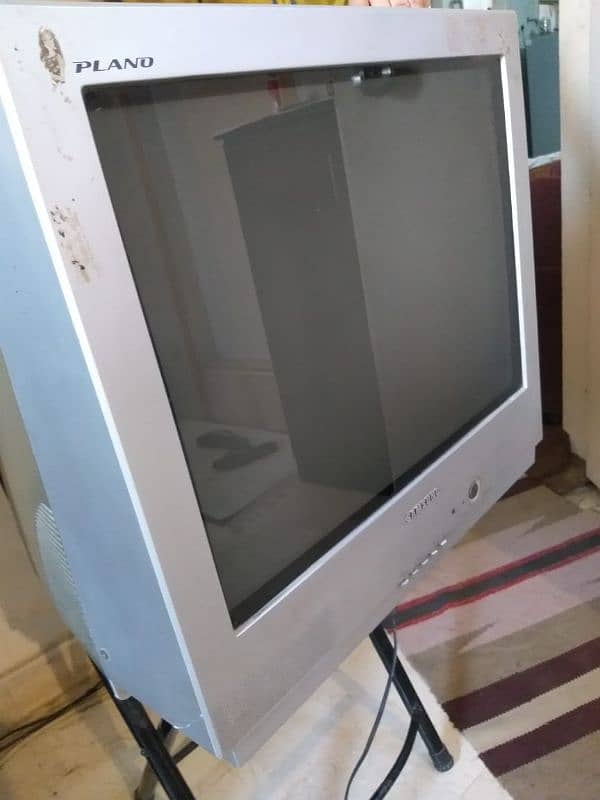 SAMSUNG TV 21 inch On condition 1