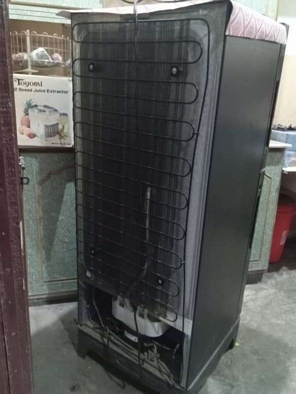 Haier Hrf-216 medium sized fridge for sale 0