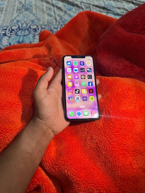 iphone 11 pro max 256GB PTA Approved 4