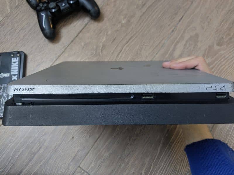 PS4 Slim 500GB with games 4