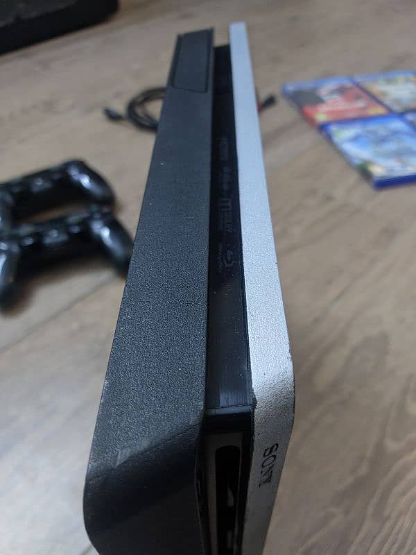 PS4 Slim 500GB with games 7