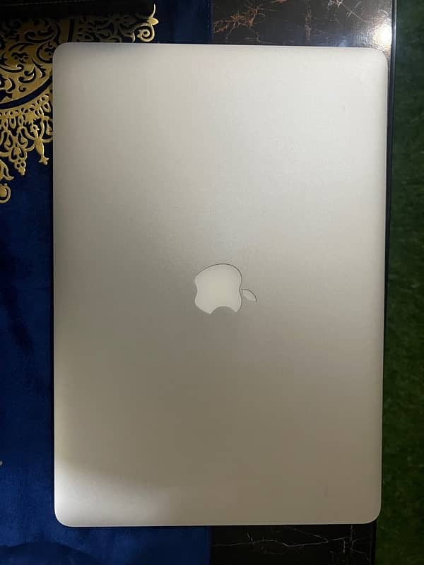 MAC BOOK 15 pro (15 inches mid 2015) 0