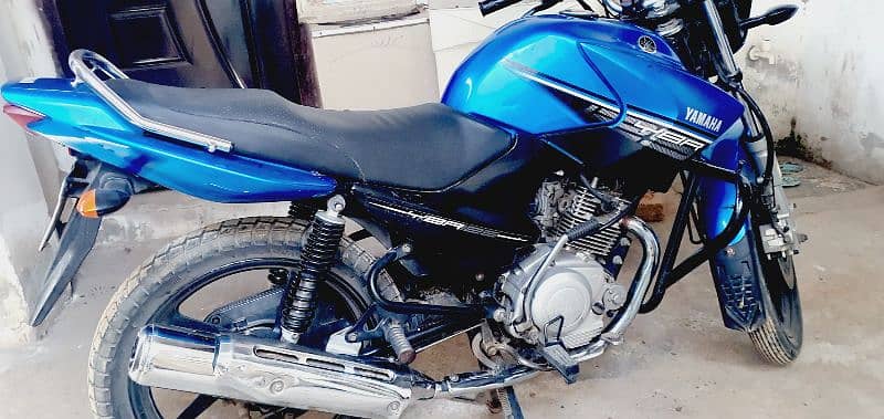 YAMAHA YBR 125 BLUE 4