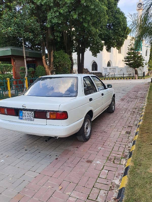 Nissan Sunny 1992 4