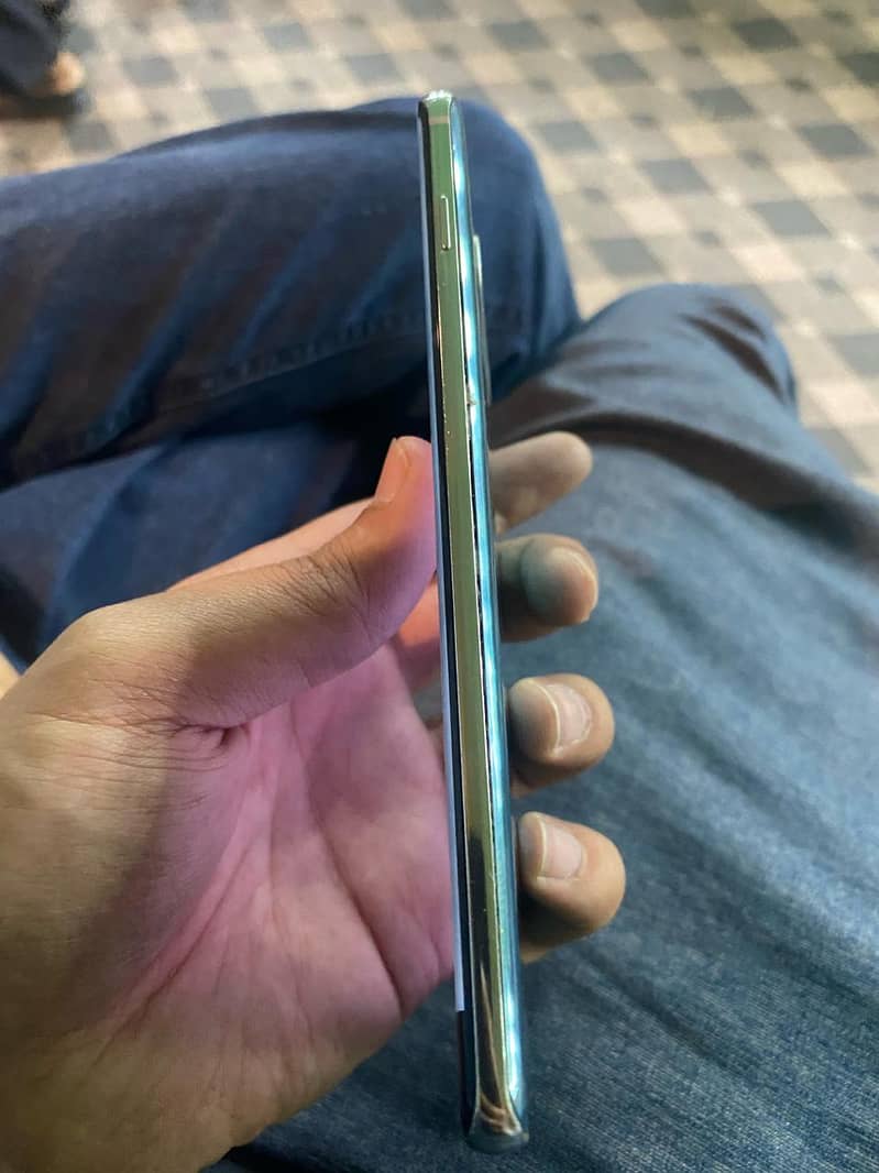 Samsung Mobile S10 Plus 3