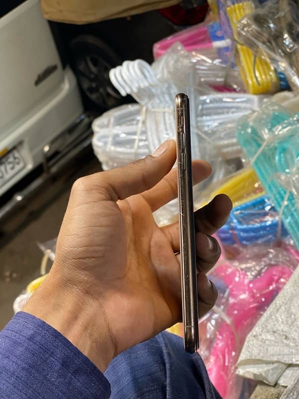 iphone xsmax 256 gb pta approved 7