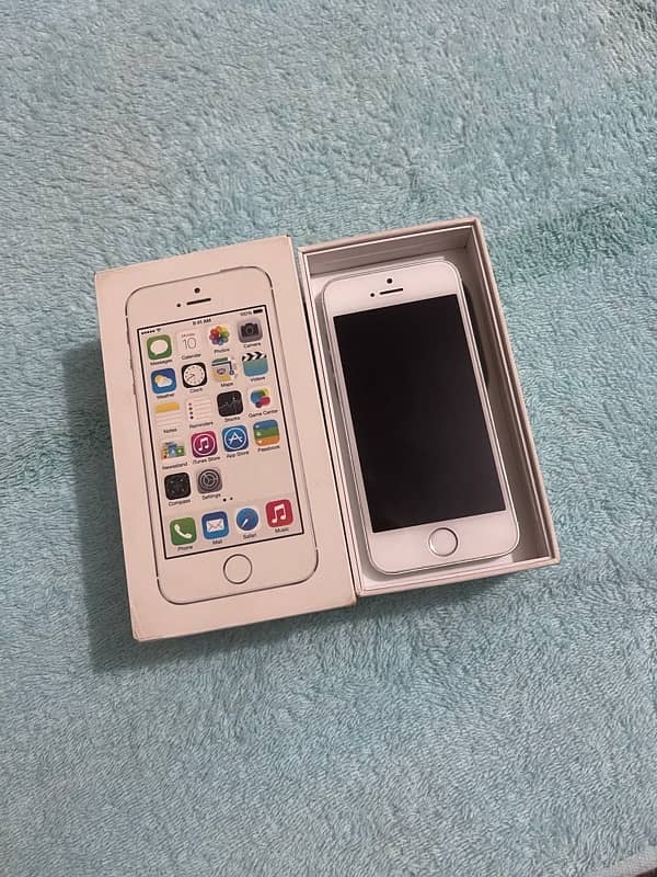 iPhone 5s  (16GB)official PTA Approved 10/10 condition 8