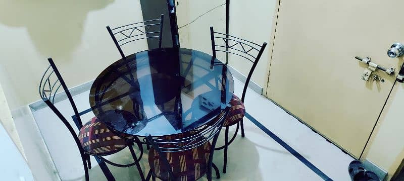 Round dining table with 4 chairs 2