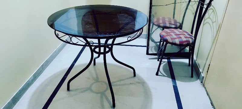 Round dining table with 4 chairs 4