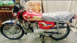 Honda 125 2024 model hai 25 stikr number lga hai all original