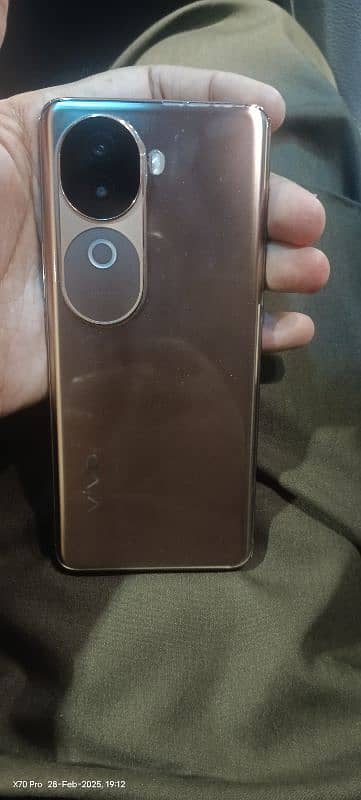 Vivo V40e 3