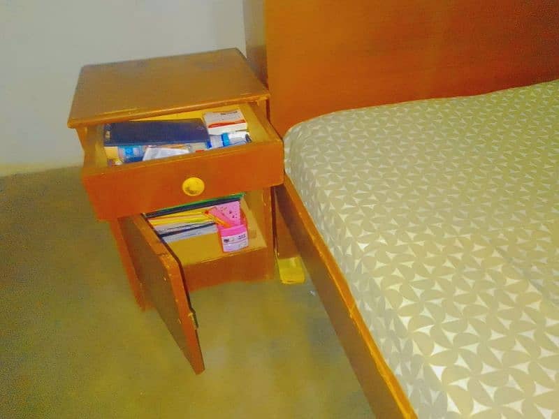 Bed with Mattress and side tables 4