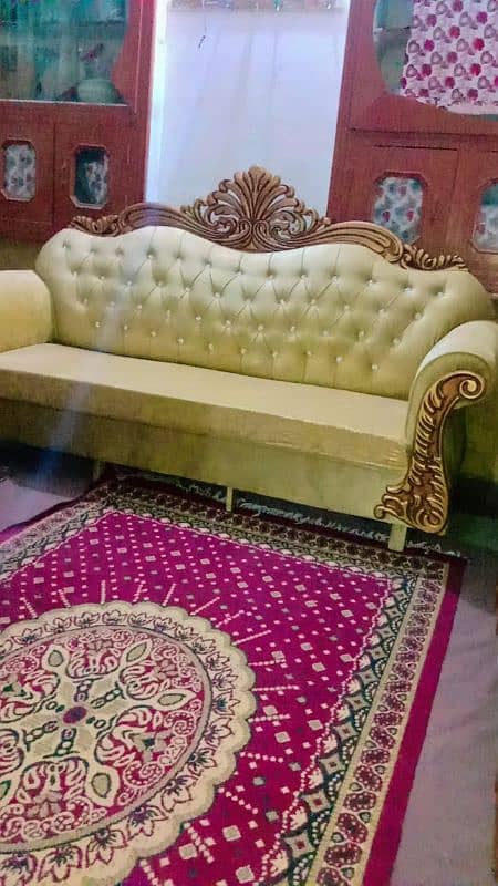 good condition sofa set available 3