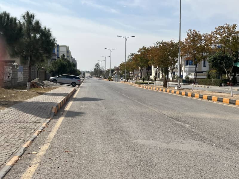 10 MARLA CORNER PLOT URGENT FOR SALE F-17 ISLAMABAD ALL FACILITY AVAILABLE CDA APPROVED SECTOR T&TECHS 44