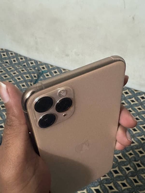 I phone 11 pro max 64gb gold colour pta approved 3