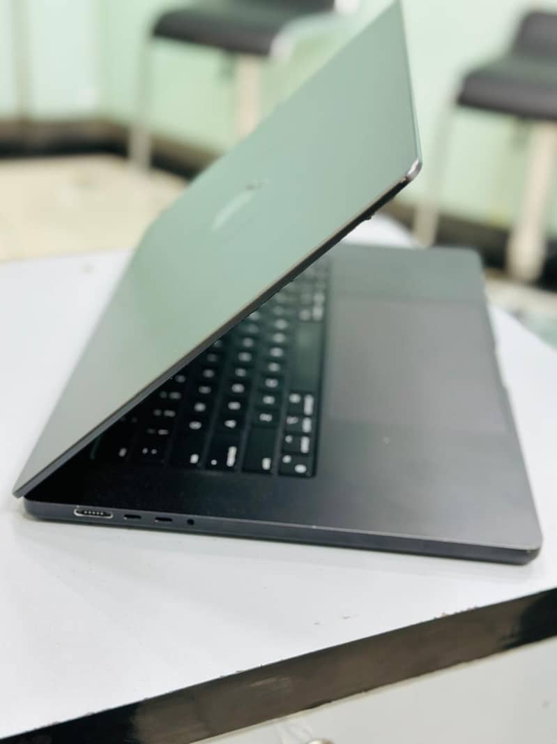 MacBook Pro 2023 16" M3 2