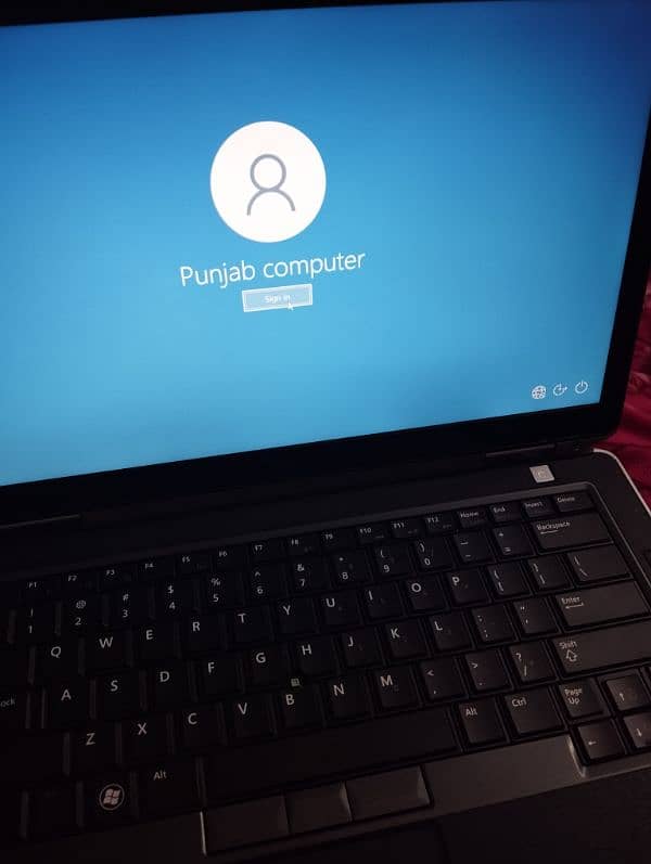 dell laptop for sale only 3 days use 1