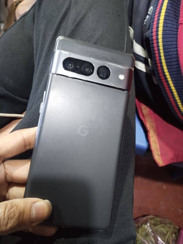 Google pixel 7pro 10%10 condition swiss se aya hai 0