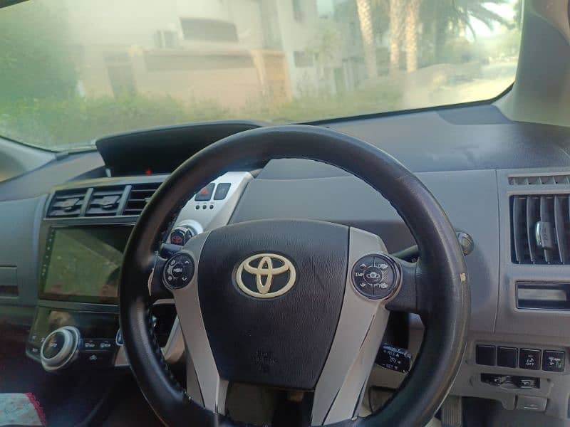 Toyota Prius Alpha 2013 2