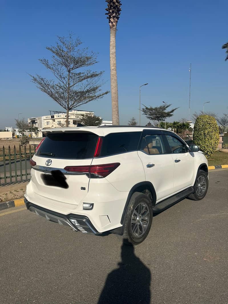 Toyota Fortuner V 2020 0