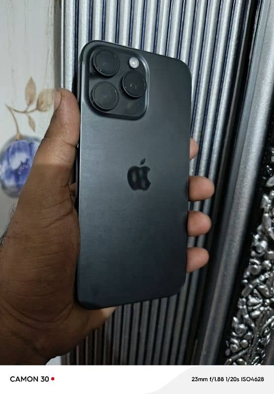 Iphone 15 pro max black 3