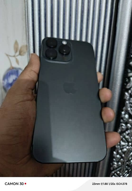 Iphone 15 pro max black 4