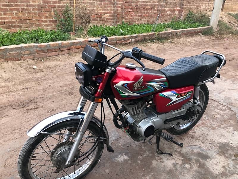 Honda 125 new condition  argent for sale 1