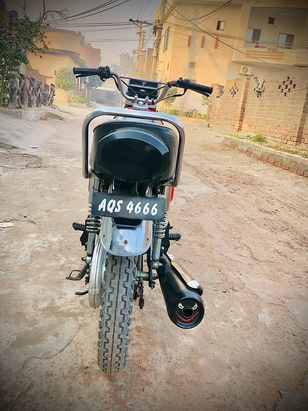 Honda 125 new condition  argent for sale 3