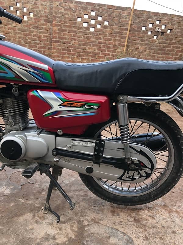 Honda 125 new condition  argent for sale 4