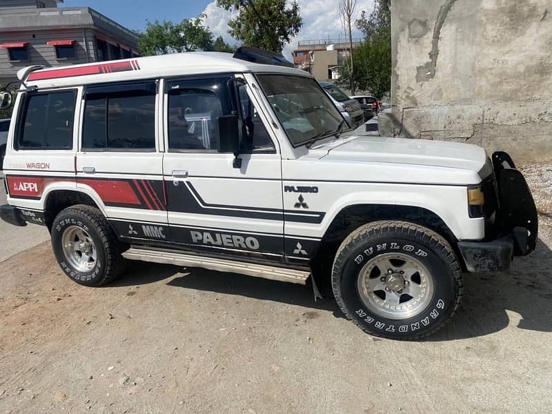 Mitsubishi Pajero 1987 2