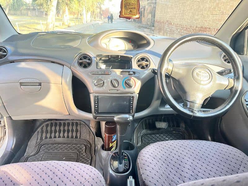 Toyota Vitz 2002 10