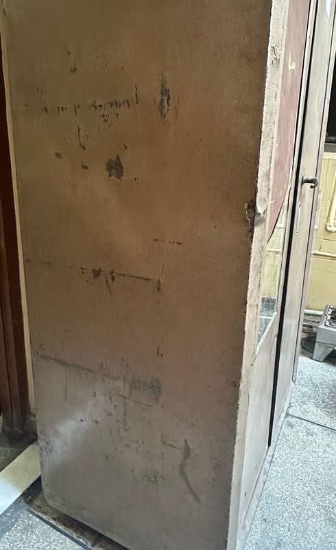 Urgently sell wardrobe/ Cupboard  - لوہے کی الماری برائے فروخت 5