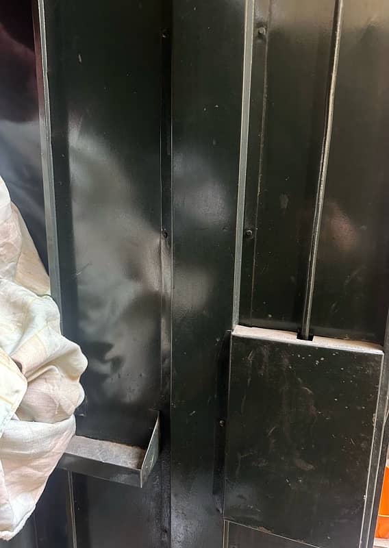 Urgently sell wardrobe/ Cupboard  - لوہے کی الماری برائے فروخت 6