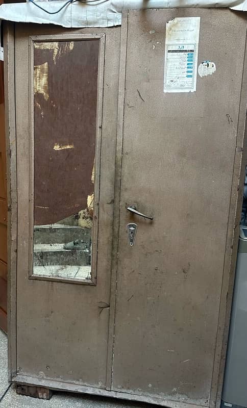 Urgently sell wardrobe/ Cupboard  - لوہے کی الماری برائے فروخت 12
