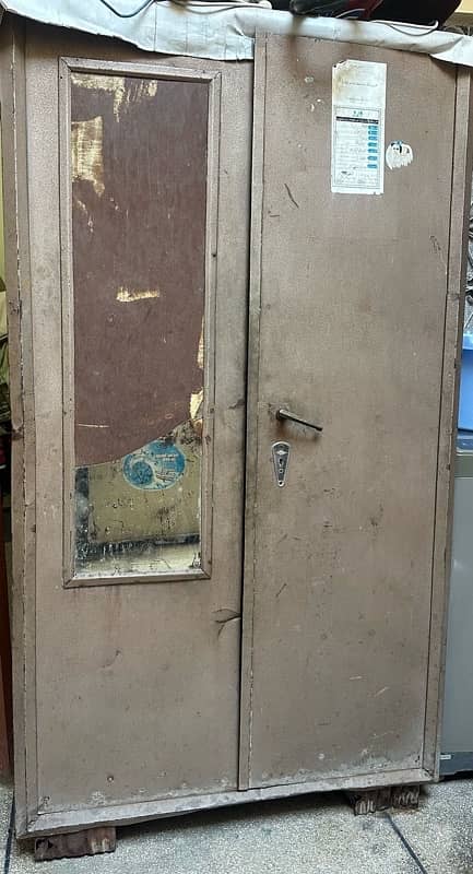 Urgently sell wardrobe/ Cupboard  - لوہے کی الماری برائے فروخت 14