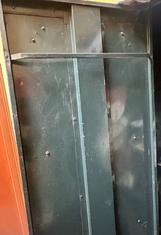 Urgently sell wardrobe/ Cupboard  - لوہے کی الماری برائے فروخت 16