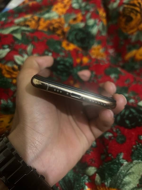 iphone xs 64gb PTA APPROVED 4