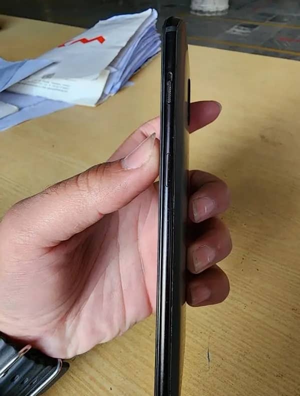 one plus 6t for urgent sale contact on WhatsApp 1