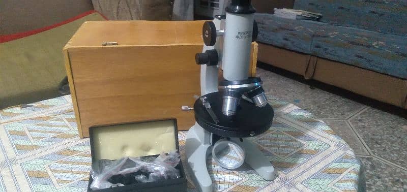 L101 series microscope new 10/10 2