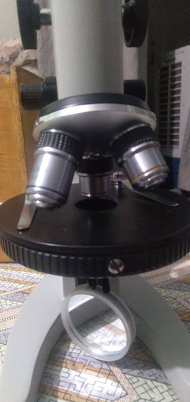 L101 series microscope new 10/10 3